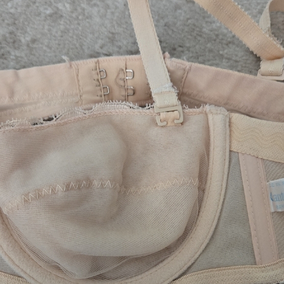 Chantelle Cream Lace Underwire Bra Size 34B - Picture 6 of 7
